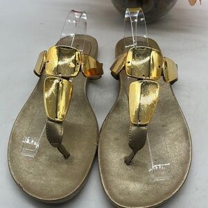 Bandolino Society3 Gold Metal embellished flip flop Sz 8.5. FFT0548C